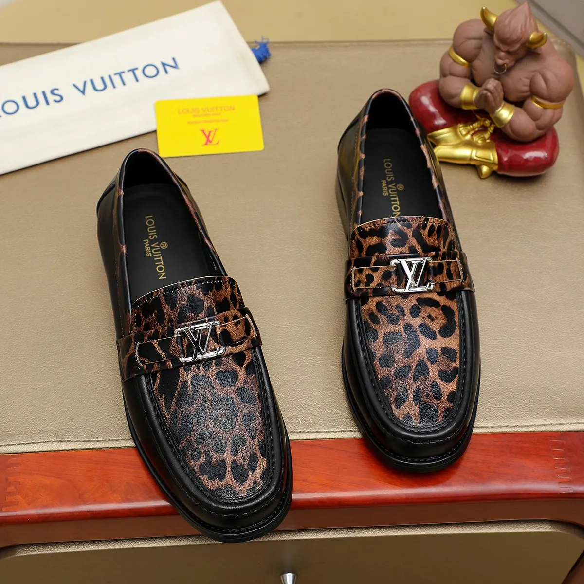 Men's shoes 💰 460 💰 Louis Vuitton LV ® 🆕 model 🔛Full shoe counter, first layer cowhide, 🐂leather lined casual shoes for men, super soft outsole, essential for driving. Counter synchronization, original first layer cowhide, completely 1:1 mold customization🌹top version, color optional! Number: 39-44 (customized at 38.45)